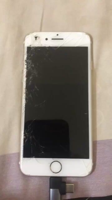 Apple iPhone 7 32GB Vàng Bể màn. Mua bán Điện thoại tại Quận Phú Nhuận Tp Hồ Chí Minh được đăng bởi Nguyen Huy hình 1
