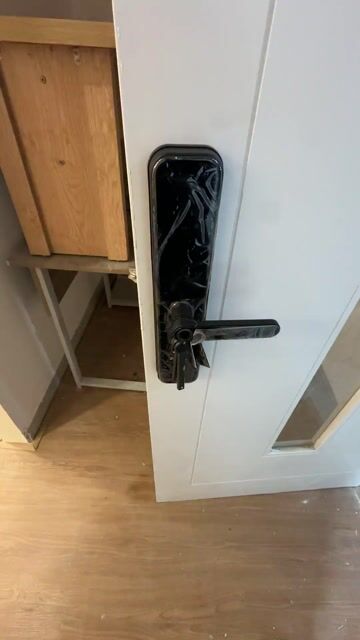 Khóa cửa vân tay FUKi W05 cho cửa gỗ. Mua bán Nội thất, đồ gia dụng khác tại Huyện Hóc Môn Tp Hồ Chí Minh được đăng bởi Lê Cường hình 1