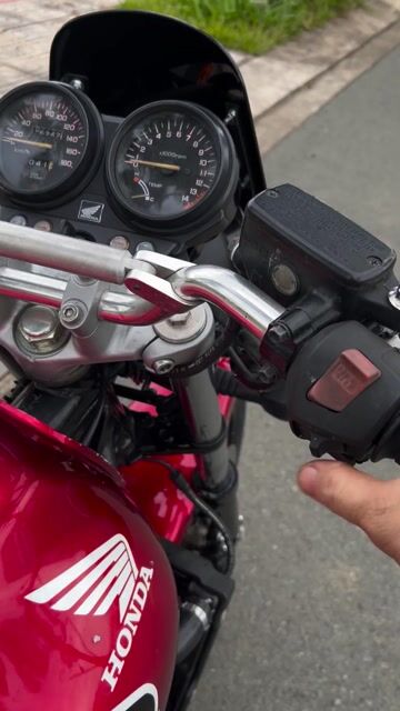 Honda CB400 Đỏ trắng. Mua bán Xe máy tại Huyện Long Thành Đồng Nai được đăng bởi Trương Nhơn hình 1