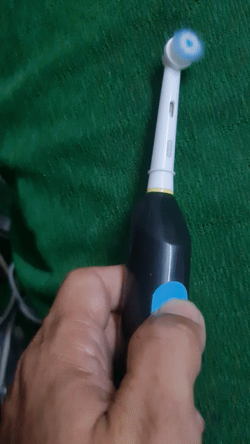 Bàn chải điện Oral-B Đen. Mua bán Thiết bị vệ sinh, nhà tắm tại Quận 3 Tp Hồ Chí Minh được đăng bởi Sơn hình 1