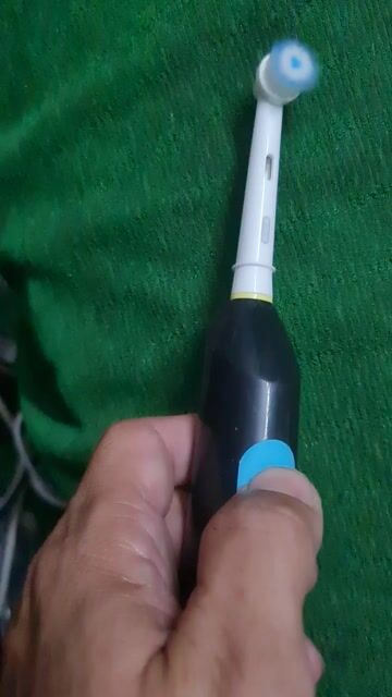 Bàn chải điện Oral-B Đen. Mua bán Thiết bị vệ sinh, nhà tắm tại Quận 3 Tp Hồ Chí Minh được đăng bởi Sơn hình 1