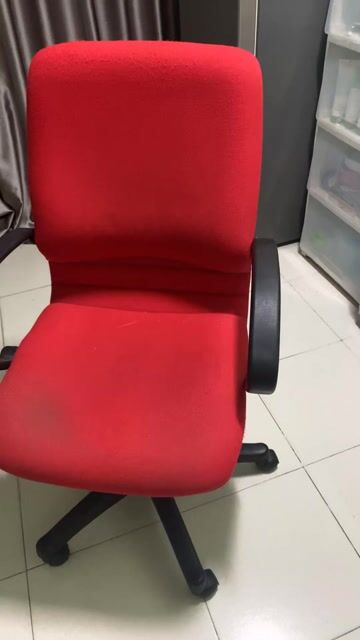 Ghế làm việc Đỏ Vải Đã sử dụng. Mua bán Bàn ghế tại Quận Tân Phú Tp Hồ Chí Minh được đăng bởi Dinh Van hình 1