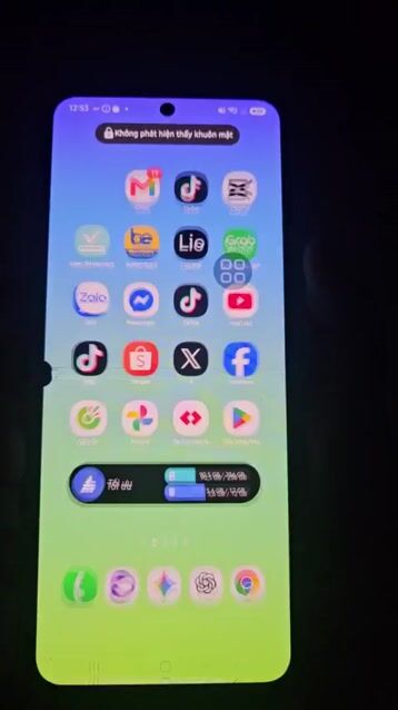 Samsung Galaxy Z Flip 6 256GB Xám bạc. Mua bán Điện thoại tại Quận Gò Vấp Tp Hồ Chí Minh được đăng bởi Thảo Phương hình 1