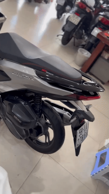 Honda Vario 150 2018 Bạc Poche.Chích chủ.BSTP.. Mua bán Xe máy tại Quận 6 Tp Hồ Chí Minh được đăng bởi Cửa Hàng Xe Máy Hoà Bùi hình 1