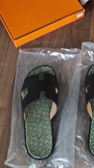 Dép Herme Nam Da Đế Gỗ Size 40 Đen. Mua bán Giày dép tại Quận Bình Thuỷ Cần Thơ được đăng bởi Lucas Thịnh Nguyễn hình 1