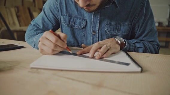 Menuisier : Un métier, un geste, une passion.