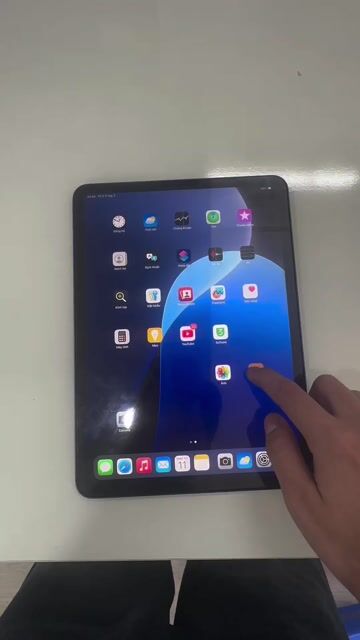 Apple iPad Pro 2018 64GB Wifi + 4G. Mua bán Máy tính bảng tại Quận Thanh Xuân Hà Nội được đăng bởi Nguyễn Duy Đạt hình 1