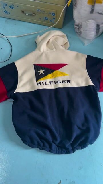 Áo khoác Tommy Hilfiger Polyester, Nylon. Mua bán Quần áo tại Thành phố Buôn Ma Thuột Đắk Lắk được đăng bởi đồ đạc bmt hình 1