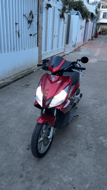 Honda Air Blade 2010 màu Đỏ. Mua bán Xe máy tại Thành phố Buôn Ma Thuột Đắk Lắk được đăng bởi Nguyễn Lâm Thành Tiến hình 1