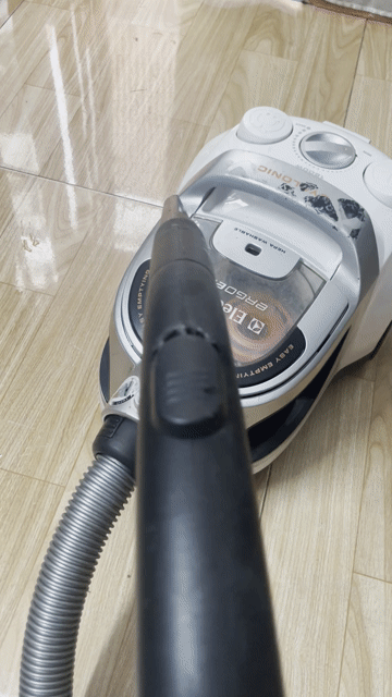 Máy hút bụi Electrolux Ergoeasy Trắng, Bạc. Mua bán Nội thất, đồ gia dụng khác tại Quận 4 Tp Hồ Chí Minh được đăng bởi khang hình 1