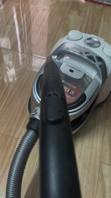Máy hút bụi Electrolux Ergoeasy Trắng, Bạc. Mua bán Nội thất, đồ gia dụng khác tại Quận 4 Tp Hồ Chí Minh được đăng bởi khang hình 1