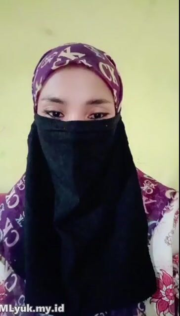 Ukhti Cadar Solehot Pamer Toket