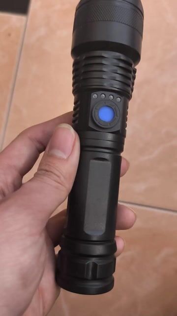 Đèn pin sạc cầm tay 3 chế độ. Mua bán Đèn tại Quận Bắc Từ Liêm Hà Nội được đăng bởi Trọng Hưng hình 1