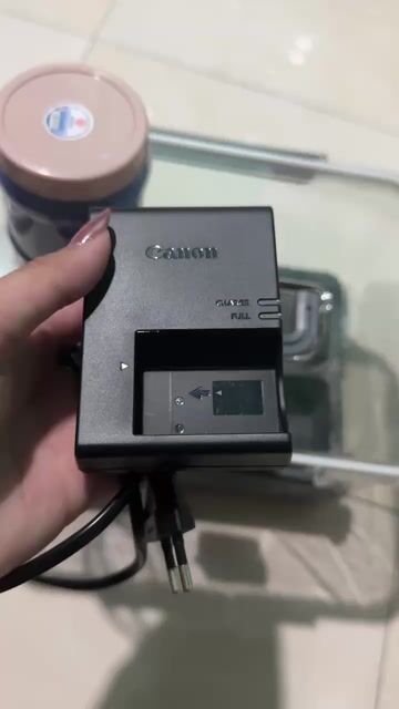 Sạc máy ảnh Canon Đen. Mua bán Phụ kiện (Màn hình, Chuột...) tại Thị xã Bến Cát Bình Dương được đăng bởi Phan Khang hình 1