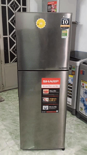 Tủ lạnh Sharp 241 lít INVERTER tiết kiệm điện . Mua bán Tủ lạnh tại Quận 4 Tp Hồ Chí Minh được đăng bởi LÊ DƯƠNG 87 hình 1
