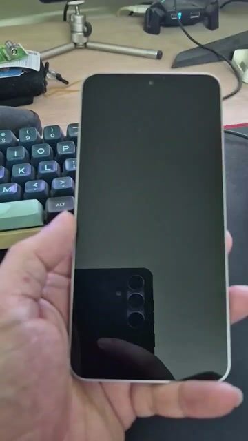 Samsung s25 12 / 256 GB bạc, BH 12/2026. Mua bán Điện thoại tại Quận Cầu Giấy Hà Nội được đăng bởi Tú hình 1