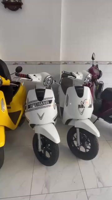 VinFast Evo200 Vàng pin sạc mua đứt chính chủ. Mua bán Xe điện tại Quận Bình Tân Tp Hồ Chí Minh được đăng bởi Lâm Tuấn hình 1