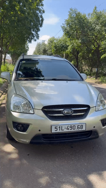 Kia Carens 2010 Vàng cát. Mua bán Ô tô tại Quận Tân Phú Tp Hồ Chí Minh được đăng bởi Công Ty Điện Mặt Trời Nacadivi  hình 1