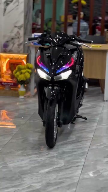 Xe máy Honda Vario 150 Smartkey đen kiểng nét căng. Mua bán Xe máy tại Quận Thanh Khê Đà Nẵng được đăng bởi Xe Máy Đức Vũ 658 Trần Cao Vân hình 1