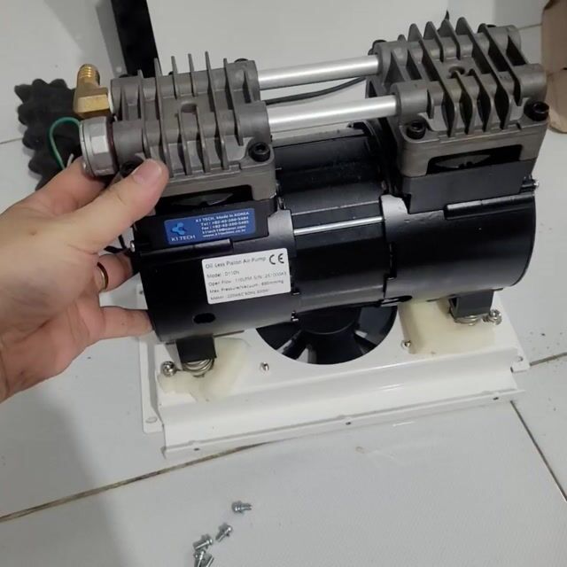 Máy bơm K1 TECH D110N không dầu 110LPM. Mua bán Đồ chuyên dụng, Giống nuôi trồng tại Huyện Chợ Gạo Tiền Giang được đăng bởi lê minh sang hình 1