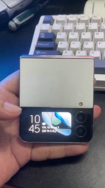 Samsung Galaxy Z Flip 4 Trắng. Mua bán Điện thoại tại Quận Hoàng Mai Hà Nội được đăng bởi Hoang Anh hình 1