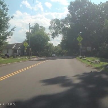 Blind chicken run+ close pass Shared on UpRide: Abused for being in the primary position