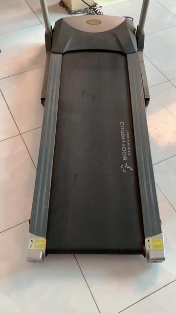 Máy chạy bộ BODYMITICO Xám. Mua bán Đồ thể thao, Dã ngoại tại Thành phố Long Xuyên An Giang được đăng bởi Tuấn  hình 1