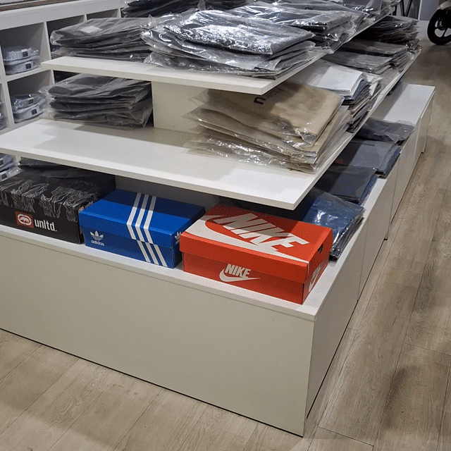 Kệ trưng bày gỗ MDF trắng 1.2x1.2x1m. Mua bán Tủ, kệ gia đình tại Thành phố Long Khánh Đồng Nai được đăng bởi Novelty store hình 1