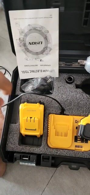 Máy siết bulong Dewalt Vàng đen Mới. Mua bán Đồ chuyên dụng, Giống nuôi trồng tại Quận Cẩm Lệ Đà Nẵng được đăng bởi Máy cầm tay HT hình 1