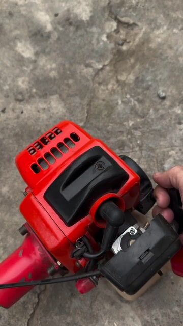 Máy cắt cỏ Briggs & Stratton Đỏ 2 thì. Mua bán Đồ chuyên dụng, Giống nuôi trồng tại Huyện Tri Tôn An Giang được đăng bởi Chi hình 1