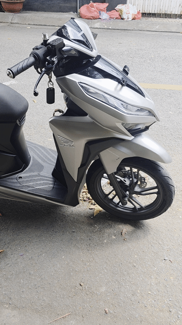 Honda Vario 150 2018 Bạc. Mua bán Xe máy tại Quận Tân Phú Tp Hồ Chí Minh được đăng bởi Phan Tấn hình 1