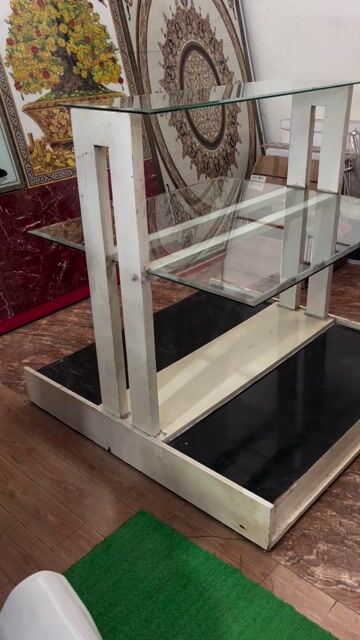 Kệ trưng bày kính cường lực 2 tầng. Mua bán Tủ, kệ gia đình tại Huyện Mang Thít Vĩnh Long được đăng bởi Đoàn Kiến Quốc  hình 1