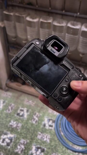 Máy ảnh Canon EOS R Đen kèm phụ kiện. Mua bán Máy ảnh, Máy quay tại Thành phố Thủ Đức Tp Hồ Chí Minh được đăng bởi Betta Sales hình 1