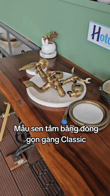 Sen tắm bằng đồng treo tường nóng lạnh HSD13. Mua bán Thiết bị vệ sinh, nhà tắm tại Thành phố Thủ Đức Tp Hồ Chí Minh được đăng bởi Nội Thất Tân Cổ Điển hình 1