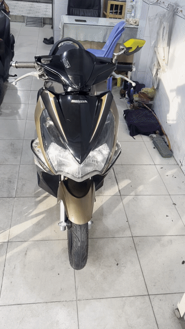 Honda Air Blade Đen Vàng đồng 2012. Mua bán Xe máy tại Thành phố Biên Hòa Đồng Nai được đăng bởi cửa hàng xe máy Anh Tuấn hình 1