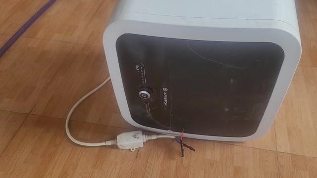 Bình nóng lạnh Ariston 30L Trắng. Mua bán Thiết bị vệ sinh, nhà tắm tại Quận Hải Châu Đà Nẵng được đăng bởi thang hoang hình 1