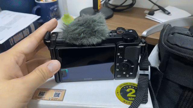 Máy ảnh Sony ZVE-10 Đen đã sử dụng. Mua bán Máy ảnh, Máy quay tại Quận Tân Bình Tp Hồ Chí Minh được đăng bởi Tran Dinh Duc hình 1