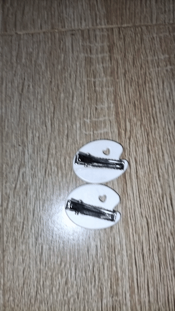 Kẹp tóc Nữ Nhựa Đỏ. Mua bán Phụ kiện thời trang khác tại Thành phố Long Khánh Đồng Nai được đăng bởi Phương Uyên hình 1