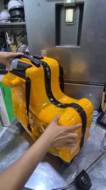 Vali kéo trẻ em Aoweila S180 Vàng. Mua bán Túi xách tại Quận Tân Bình Tp Hồ Chí Minh được đăng bởi ThanhThuy Ha hình 1