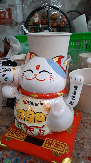 Quà tặng doanh nghiệp Mèo thần tài in logo. Mua bán Đồ sưu tầm, đồ cổ tại Thành phố Thủ Đức Tp Hồ Chí Minh được đăng bởi Maneki Neko House hình 1