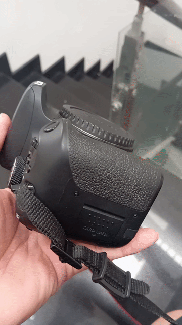 Máy ảnh Canon 800D rất mới. Mua bán Máy ảnh, Máy quay tại Quận 12 Tp Hồ Chí Minh được đăng bởi Phúc Quang hình 1