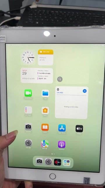 Apple iPad Gen 5 32GB Bạc. Mua bán Máy tính bảng tại Quận Hai Bà Trưng Hà Nội được đăng bởi Gia Đồng hình 1