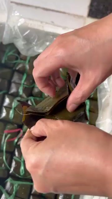 Bánh chưng tiêu Ông Lão Hàng Rong Huế 10 cái. Mua bán Đồ ăn, thực phẩm và các loại khác tại Quận Phú Nhuận Tp Hồ Chí Minh được đăng bởi Hà Nhi Cao hình 1