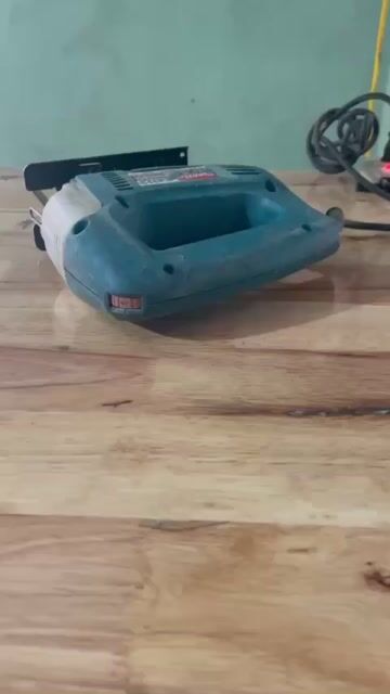 Máy cưa lọng cầm tay Makita 400W
