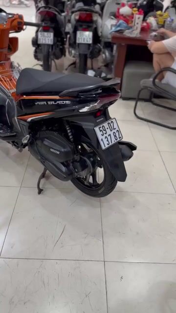 Honda Air Blade 2017 Cam đen 25000 km. Mua bán Xe máy tại Quận 6 Tp Hồ Chí Minh được đăng bởi Cửa Hàng Xe Máy Hoà Bùi hình 1