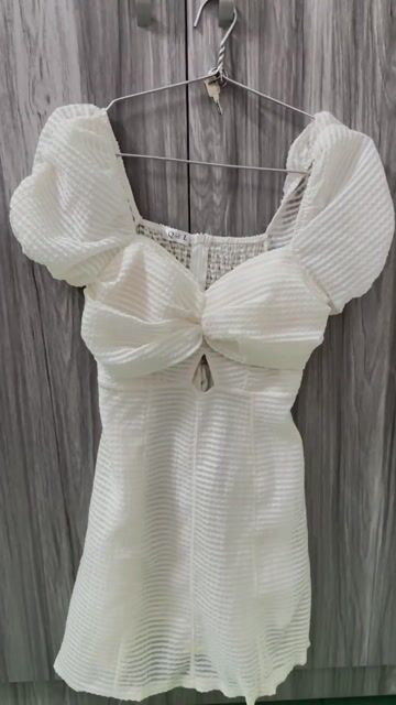 Đầm trắng. Mua bán Quần áo tại Huyện Cam Lâm Khánh Hòa được đăng bởi Thuyen hình 1