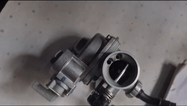 Bình xăng con hiệu Centa dùng cho xe 70cc của VN. Mua bán Phụ tùng xe tại Quận Tân Bình Tp Hồ Chí Minh được đăng bởi Nguyễn Mạnh Dũng hình 1