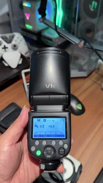 Đèn flash Godox V1C Đen Canon. Mua bán Máy ảnh, Máy quay tại Huyện Bắc Tân Uyên Bình Dương được đăng bởi Tha Bjn hình 1