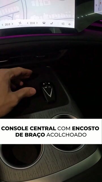 CONSOLE CENTRAL COM ENCOSTO DE BRAÇO ACOLCHOADO
