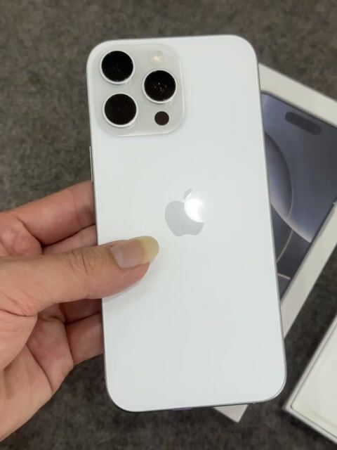 iPhone 16 Pro Max 256 Trắng Fullbox. Mua bán Điện thoại tại Quận Thanh Khê Đà Nẵng được đăng bởi Thắng  hình 1
